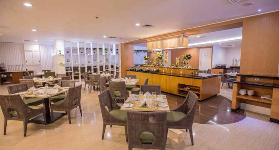 Dinning Meranti Emerald Hotel