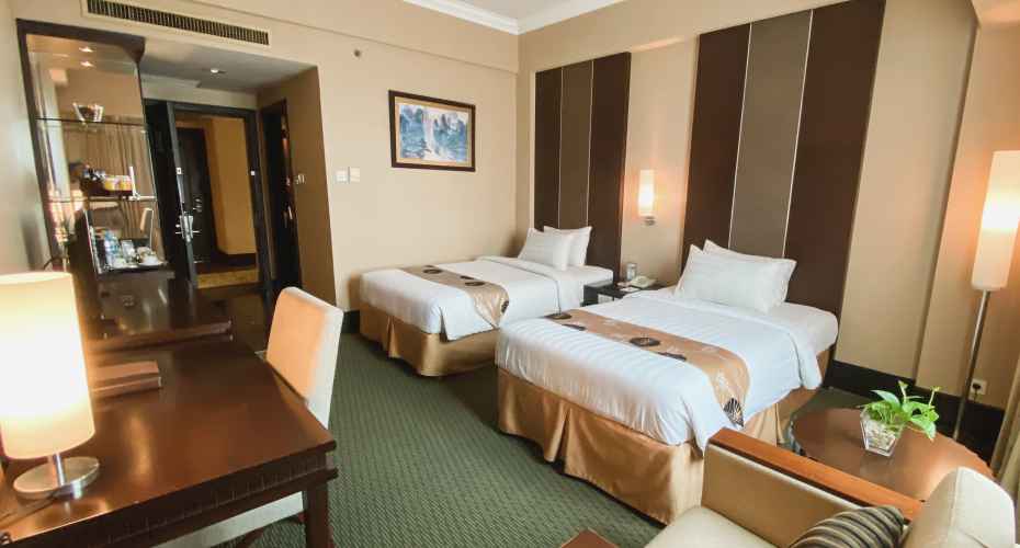 Executive Deluxe Emerald Hotel